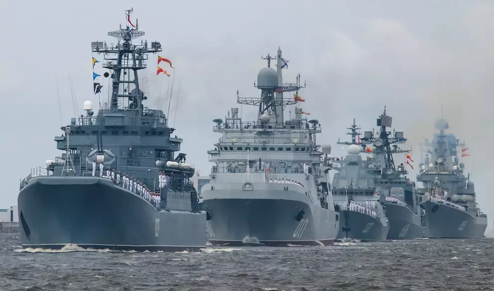 Новейшие подлодки и зарубежные корабли: как прошел главный парад ВМФ