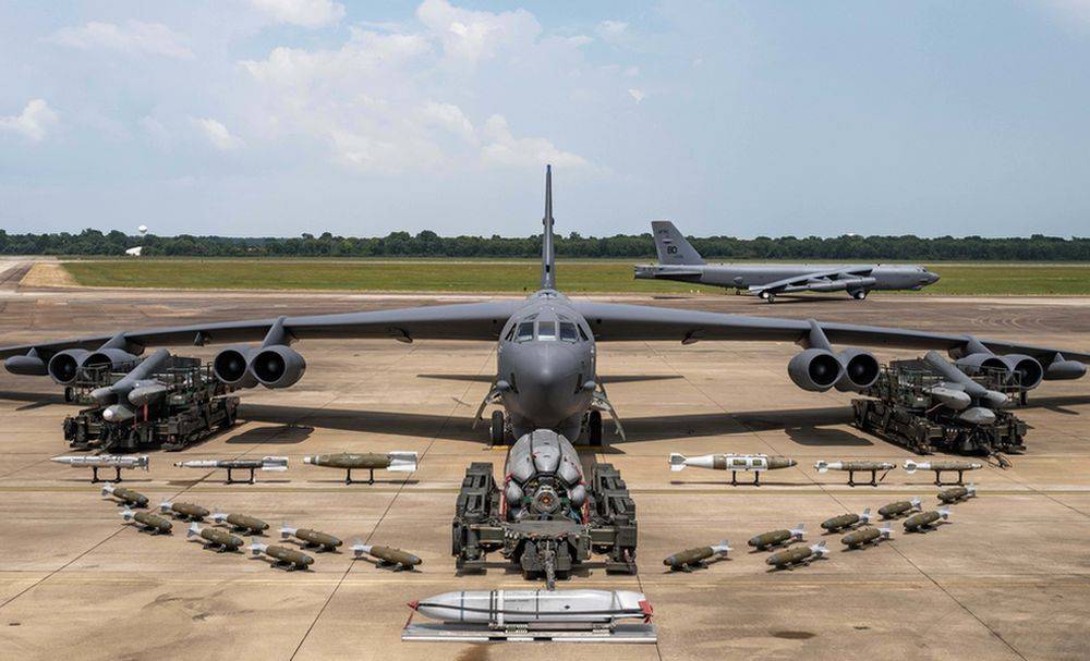 The Drive: B-52 демонстрирует свой обновленный арсенал