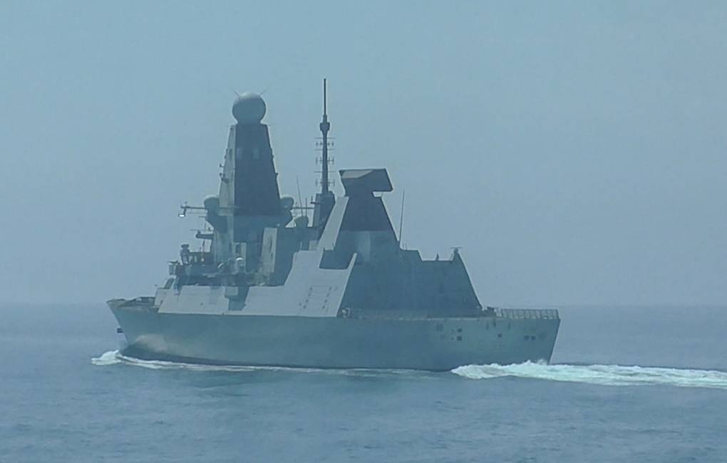 Минобороны раскрыло подробности перехвата эсминца Defender в Черном море