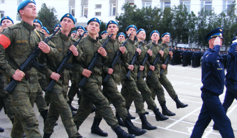 В российскую армию солдат начинают не набирать, а отбирать