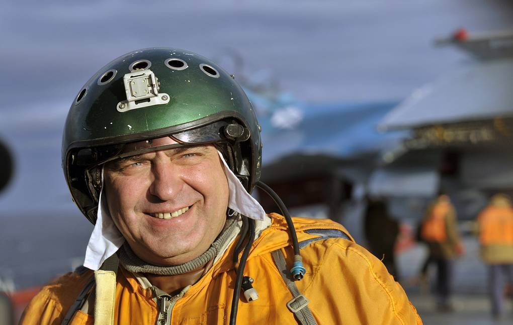 При крушении Бе-200 погиб легендарный российский летчик Евгений Кузнецов