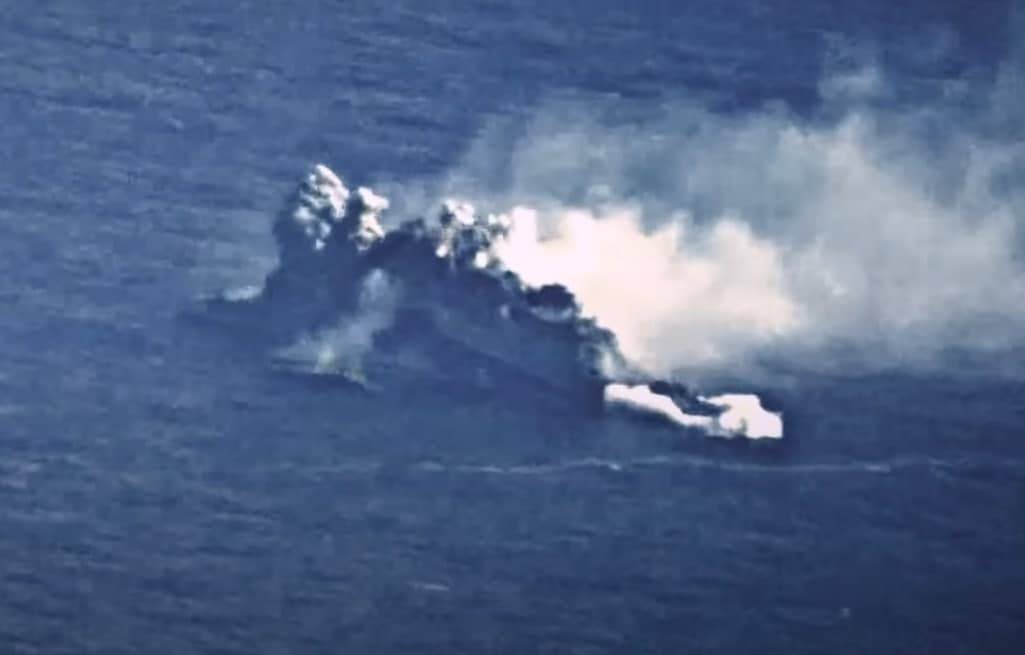 ВМС США во время учений уничтожили свой списанный фрегат
