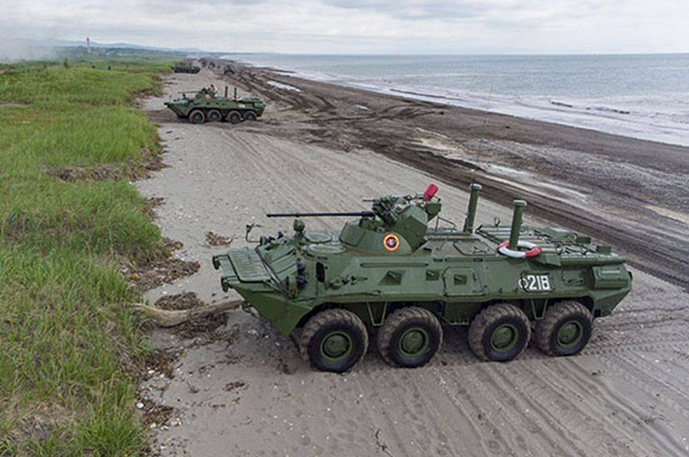 На Украине сравнили плавающий БТР-4М с бронемашинами морской пехоты РФ