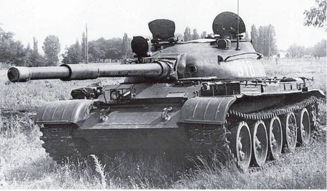 Легендарному советскому танку-солдату Т-62 - 60 лет