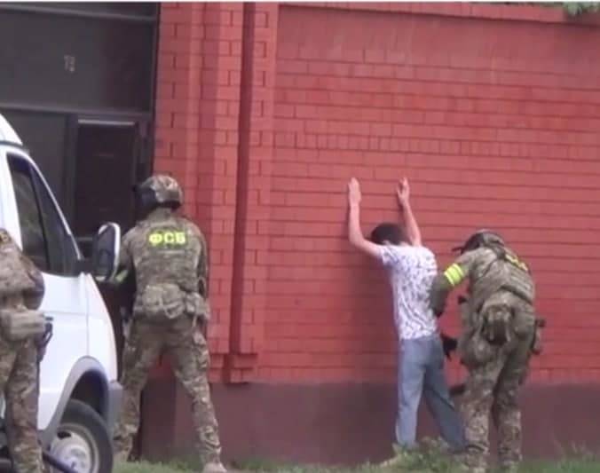 ФСБ показало видео задержания игиловцев, готовивших теракты в Ингушетии