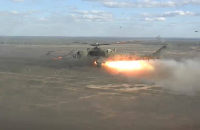 Вертолеты Ми-35 и Ми-24 прикрыли войска, применив тактику "карусели"