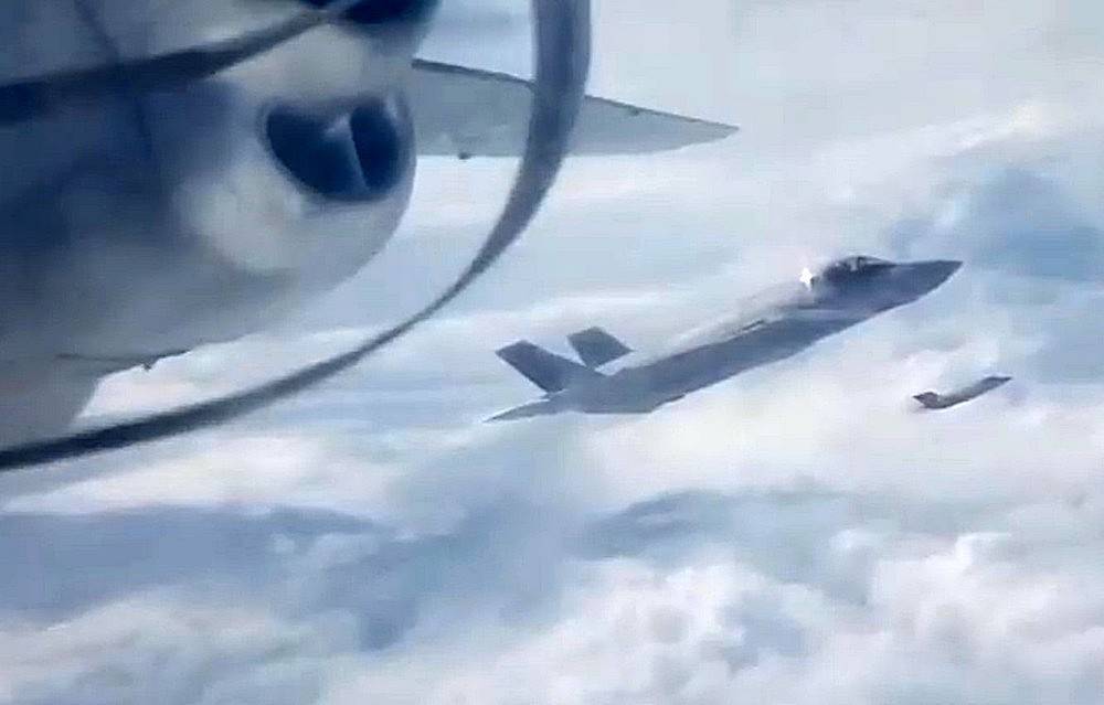 «Тяжело летят»: западные F-35 пытаются сопровождать российские самолеты