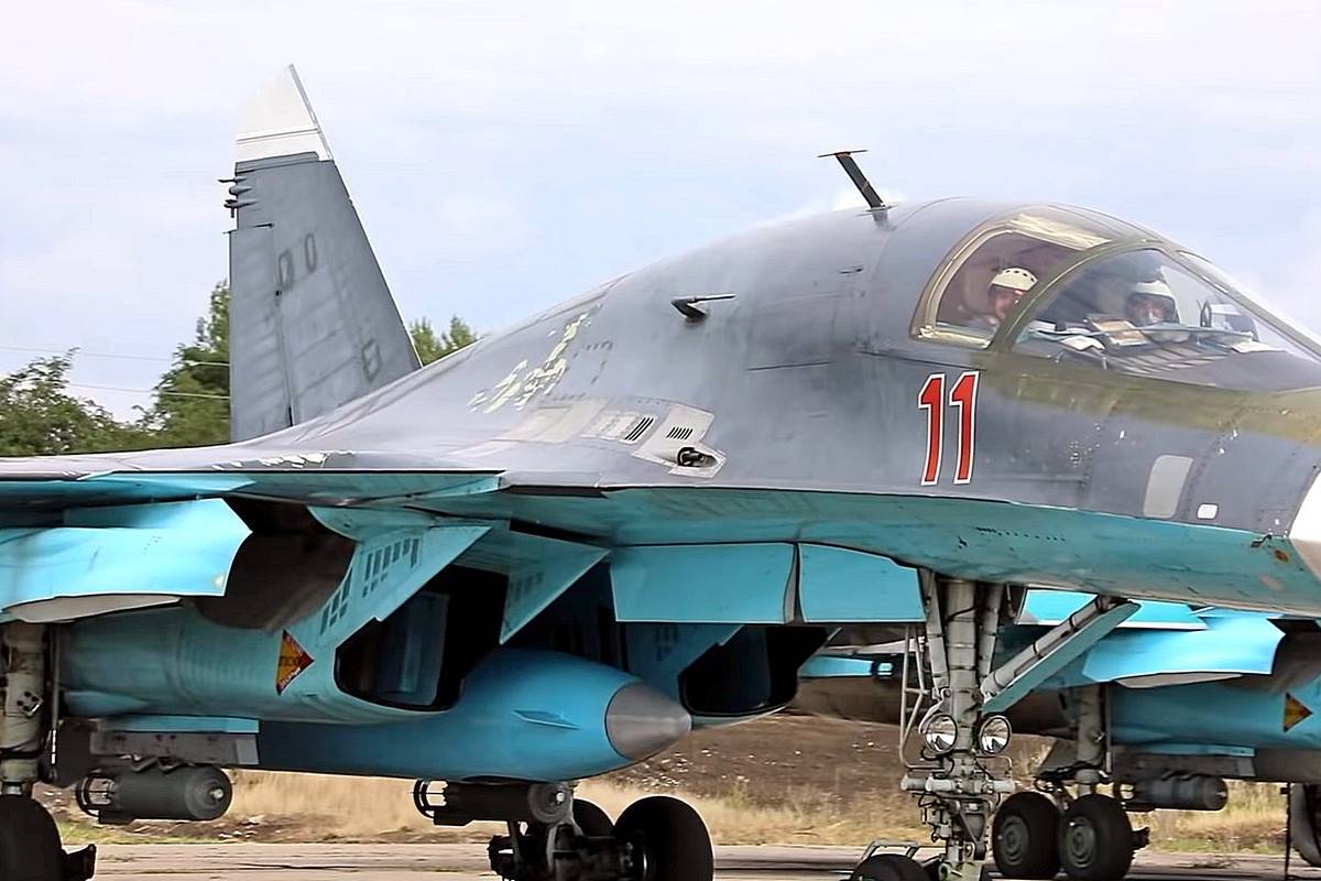 На учениях «Запад-2021» у Су-34 заметили необычный подвесной контейнер