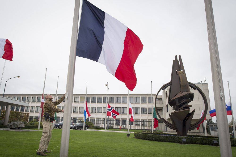 Во французском парламенте призывают выйти из НАТО
