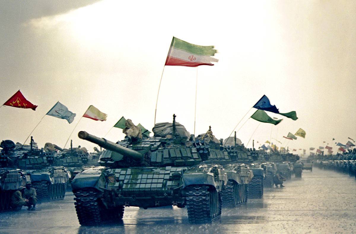 Иран стягивает крупные силы к азербайджанской границе