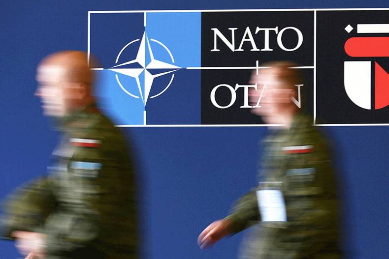 Французы и немцы изменят НАТО назло США