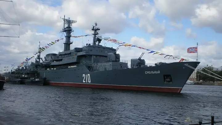 Россия послала сигнал Британии, отправив корабль «Смольный» на учения НАТО