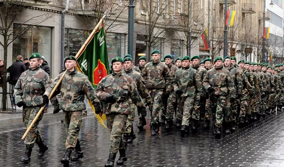 Военные НАТО напугали мирных литовцев пальбой из гаубиц