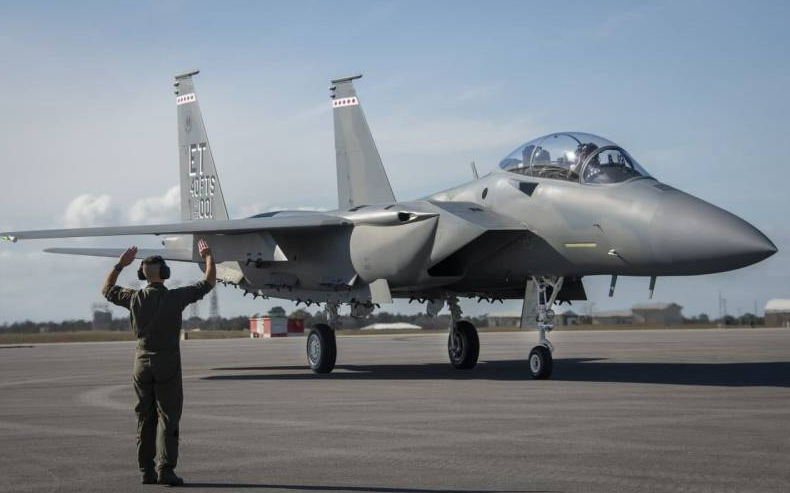 США могут отказаться от истребителей F-15EX Eagle II и F/A-18 Super Hornet