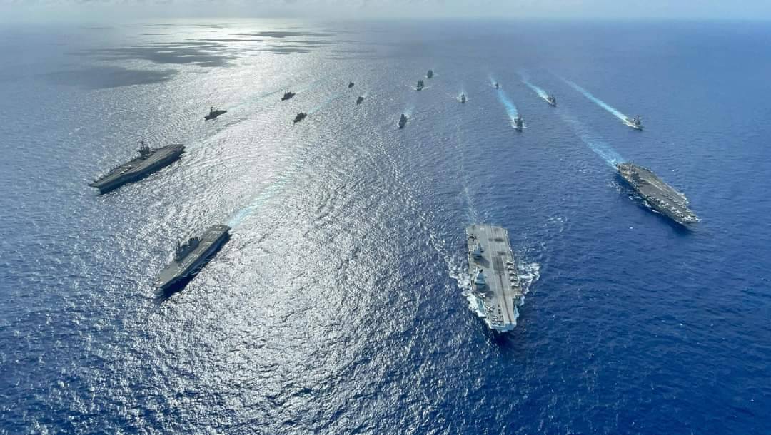 Авианосцы США, Великобритании и Японии провели учения в Филиппинском море
