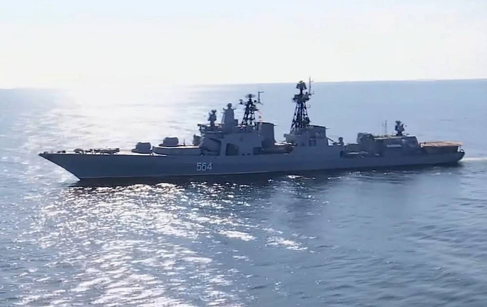 Попытка нарушить границу: Российский БПК приблизился к эсминцу США на 60 метров