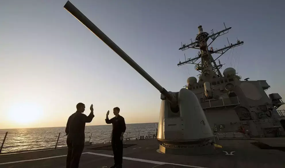 США стягивают военные корабли в акваторию Черного моря