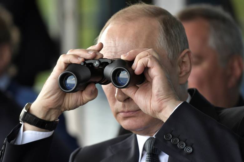 Путину дали бинокль посмотреть на американские кораблики в Чёрном море