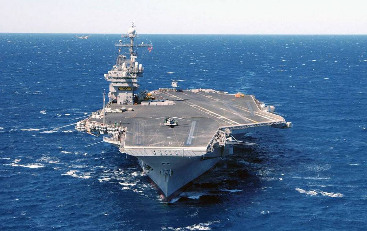 Обработка удара: Китайцы построили макеты американских авианосцев и эсминцев