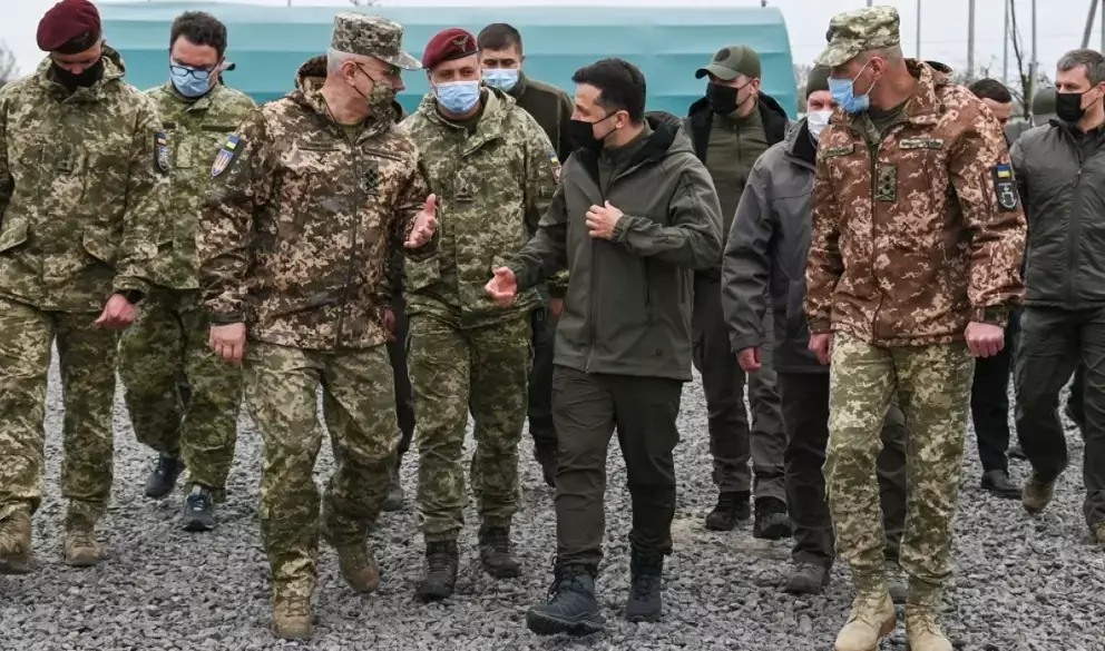Донбасс сегодня: Киев готовится к войне, сержант ВСУ взорвался в Золотом