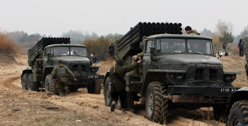 Донбасс сегодня: ДНР под ударами тяжелой артиллерии, Киев стягивает «Грады»
