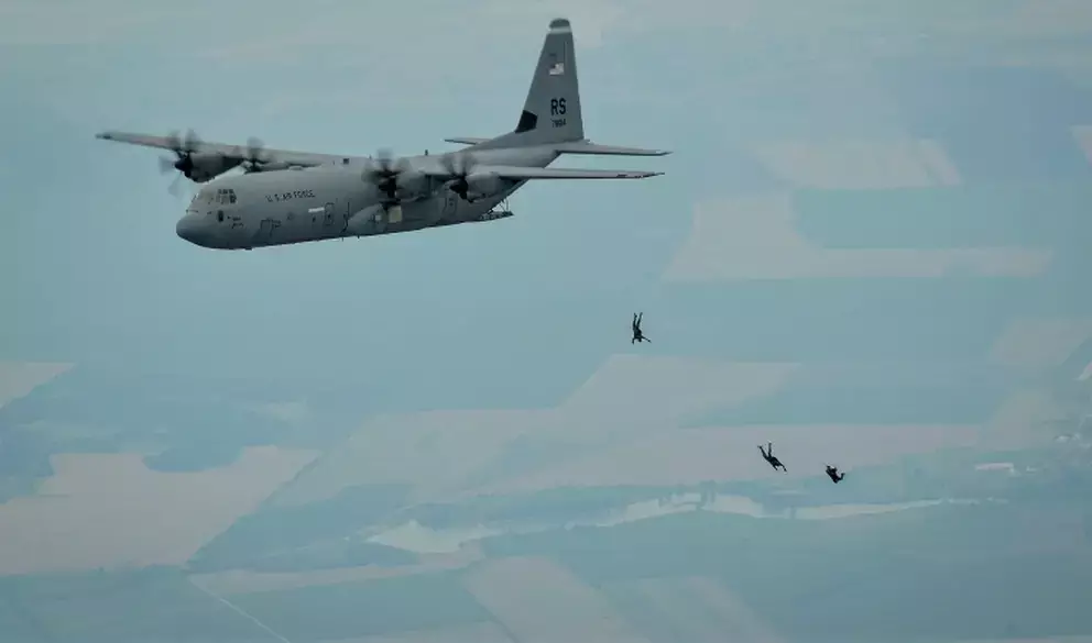 Что делает военная авиация НАТО у берегов Крыма