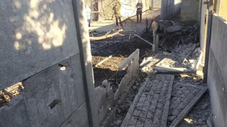 Дети чудом спаслись: ВСУ обстреляли дома мирных жителей на окраине Донецка