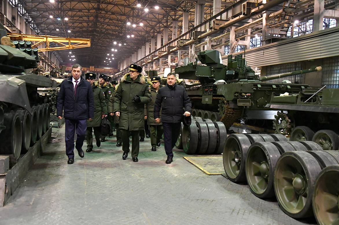 На УВЗ показали сборку 20 танков Т-14 для армии