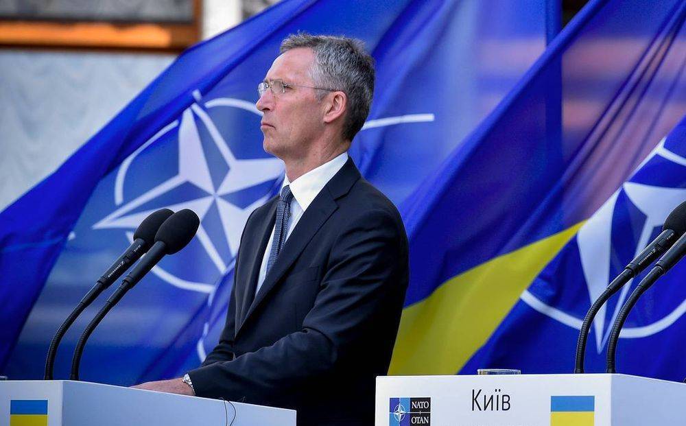 Столтенберг: НАТО поддерживает Украину, но воевать за неё не будет
