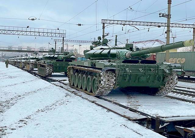 Минобороны показало переброску в Таджикистан новейших Т-72Б3М