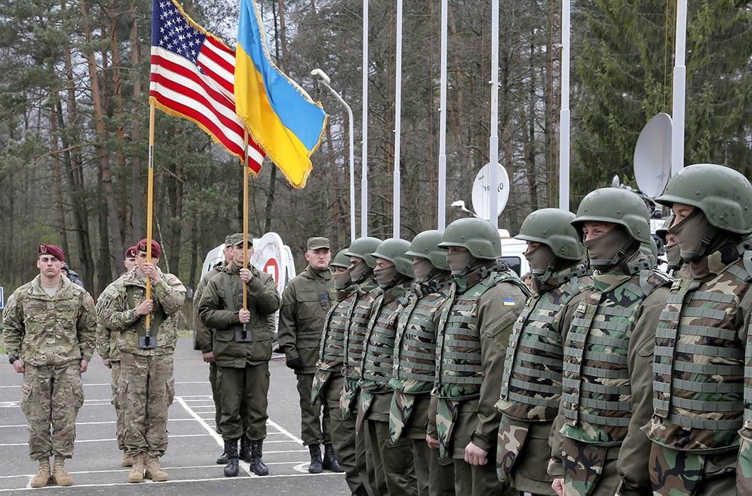 На Украину одобрен допуск 11 тысяч солдат НАТО с техникой