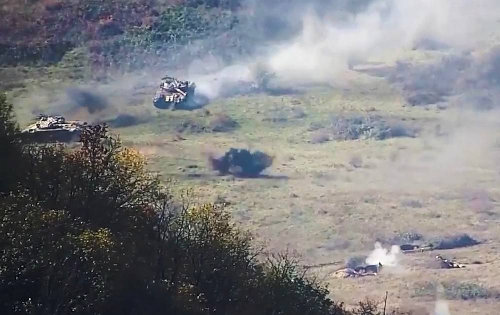 С гранатами против танков: кадры бесстрашных действий армян против сил Баку