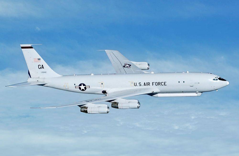 Самолет боевого управления ВВС США установил рекорд приближения к России