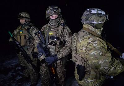Донбасс сегодня: Киев окружает республики спецназом
