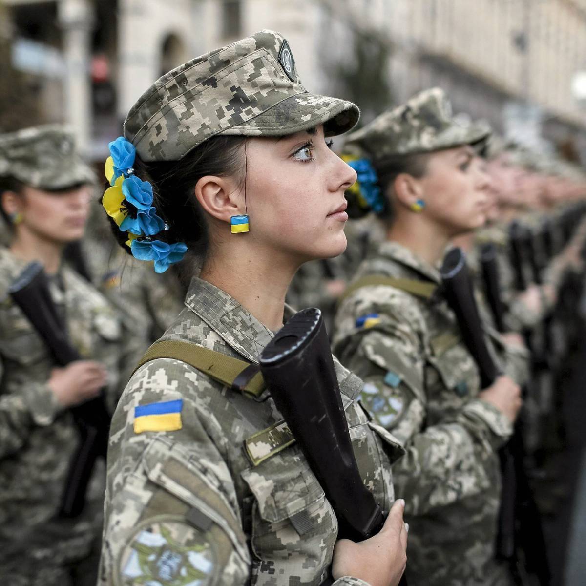 Введение воинского учета женщин подхлестнет эмиграцию из Украины