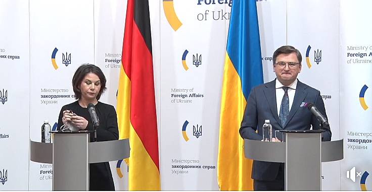 Украина упрашивает Германию начать поставки оружия для войны на Донбассе