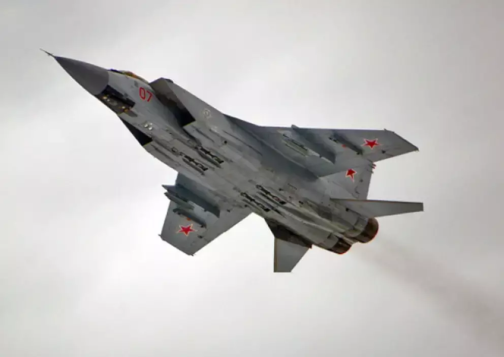 Арктический перехватчик: как МиГ-31 защищает северные границы России