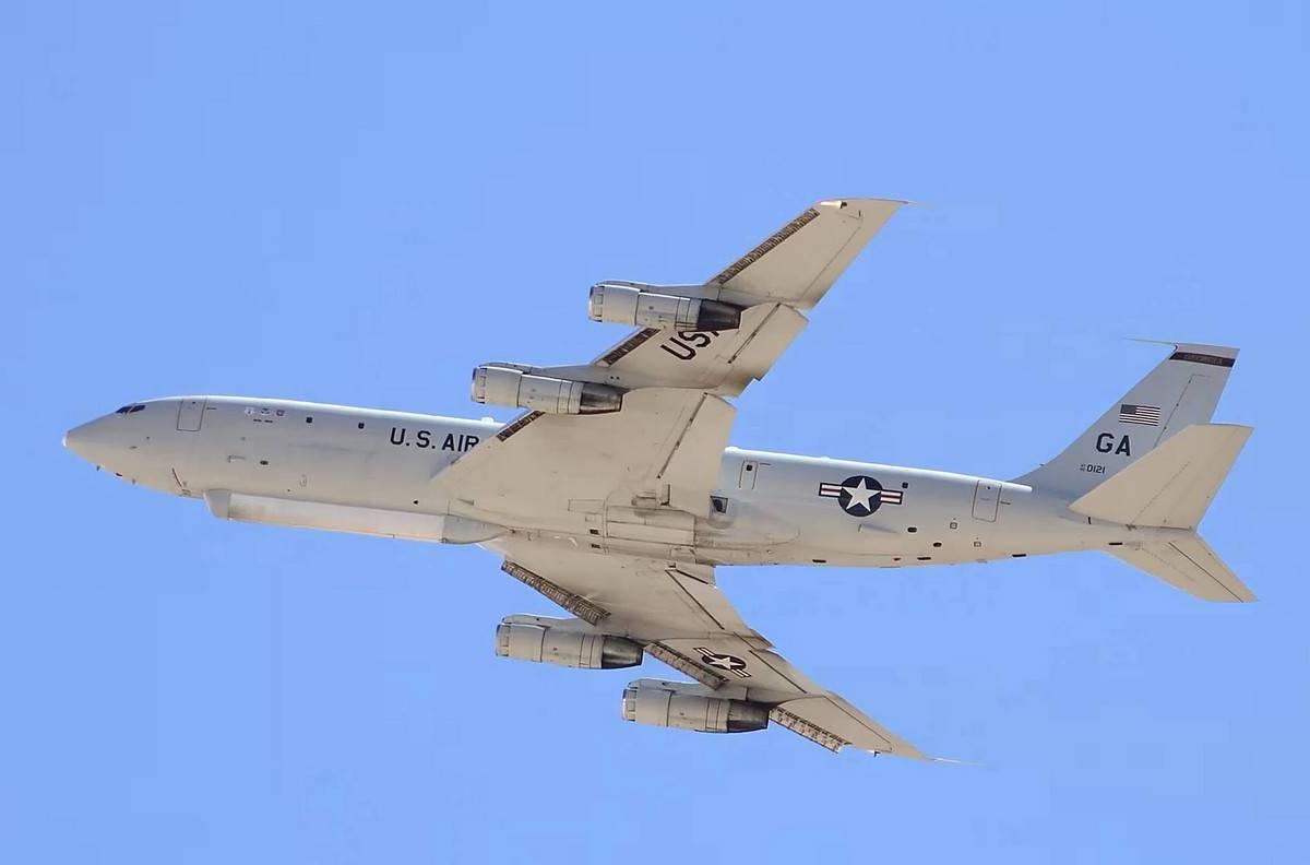 Десять разведывательных самолетов НАТО в течение суток изучали границу РФ