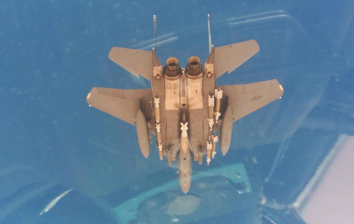 Опубликованы кадры преследования американских F-15 истребителями РФ в Сирии