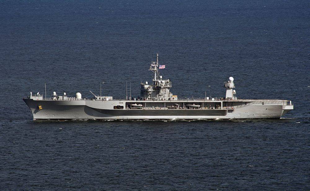 О чем говорит вывод штабного корабля ВМС США из Средиземного моря
