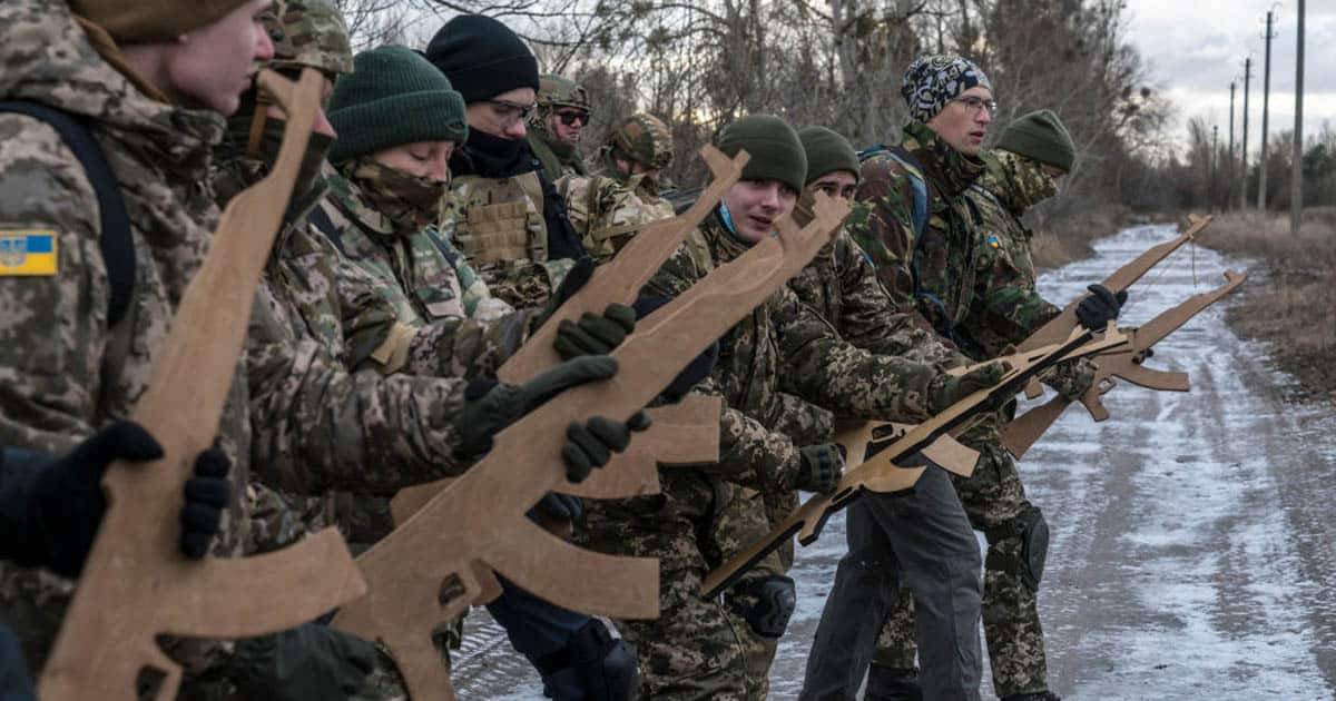 Украина наизготовку: манёвры «Метель» и инвалидные команды