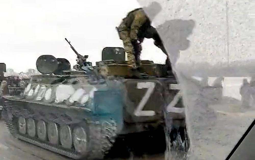 В РФ обсуждают появление множества военной техники со знаком Z в квадрате