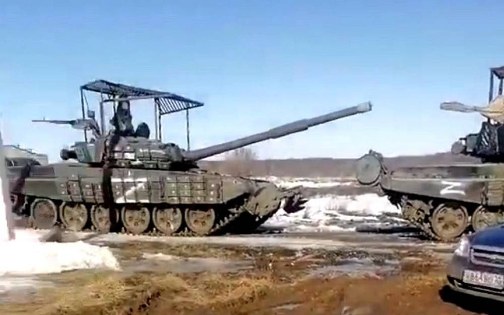 Защищенные от «Джавелинов» российские танки замечены в 10 км от Украины