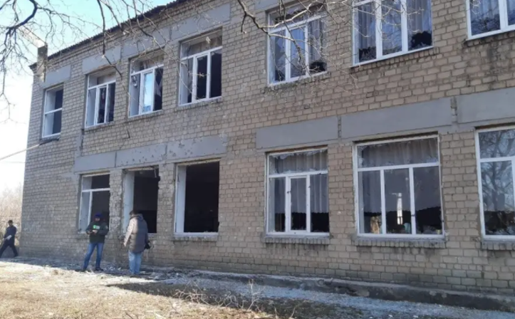 Обстрел школы в ДНР: появились новые фото последствий атаки ВСУ