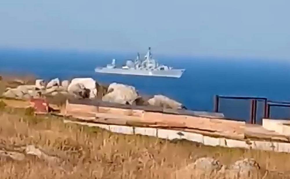 Как крейсер «Москва» заставил украинских военных на острове Змеиный сдаться