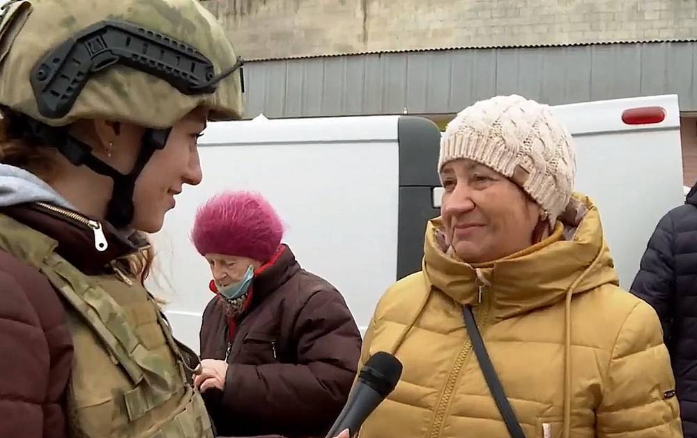 «Мы так вас ждали, родные!»: Жители Украины встречают военных и СМИ России