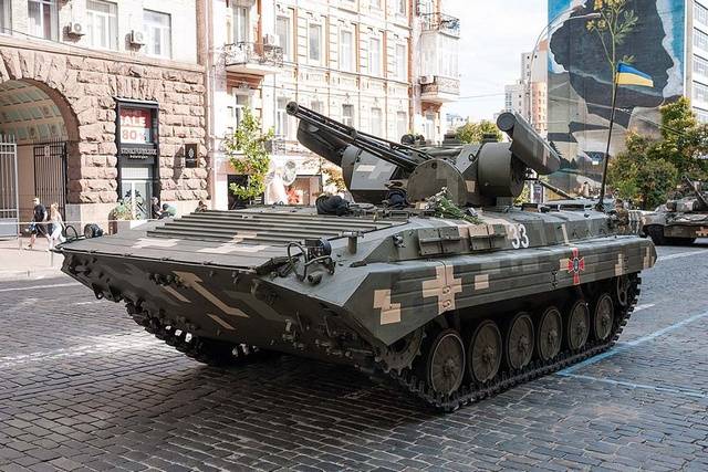 Новая "парадная" БМП-1ТС Украины стала металлоломом