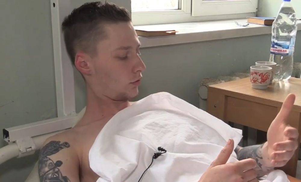 Сдавшегося в плен боевика «Азова» выдал его смартфон