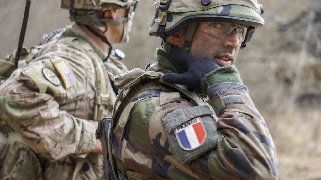 Во Франции обсуждают, что делали её военные в осаждённом Мариуполе