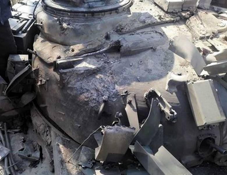 ВСУ бросили в бой старый Т-72 "Урал", но ему пробили башню в первом же бою
